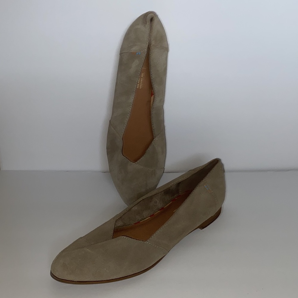 TOMS shoes Julie Desert Taupe flats size 10 great condition.